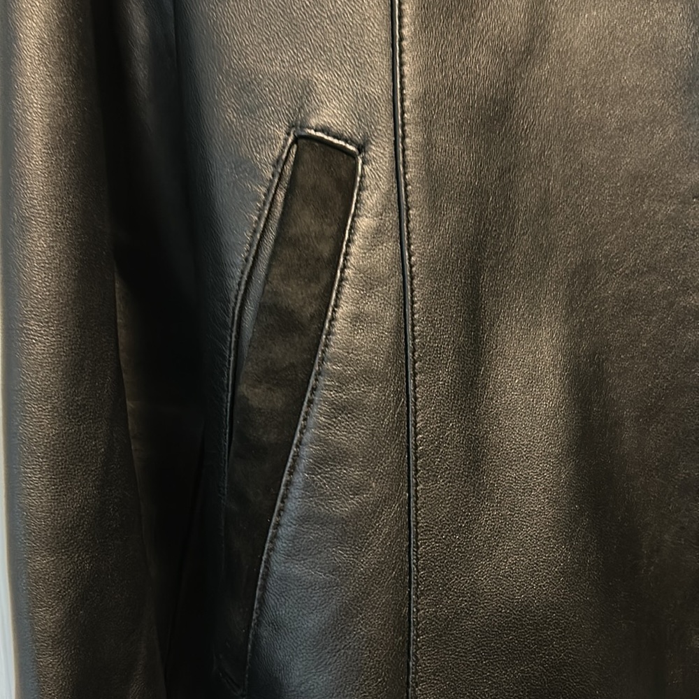 Woman leather jacket. Size small. - Picture 4 of 7